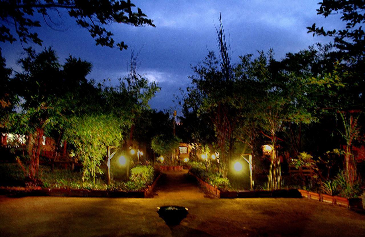 Pugmark Resort กานฮา ภายนอก รูปภาพ