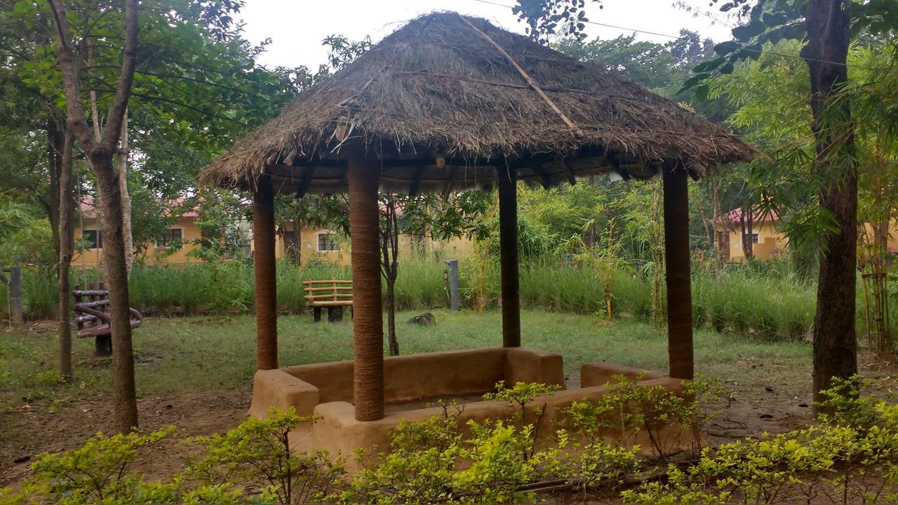 Pugmark Resort กานฮา ภายนอก รูปภาพ